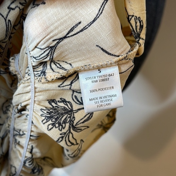 Sweet Rain Yellow Floral Faux Wrap Peplum Blouse Size Small - Picture 3 of 6